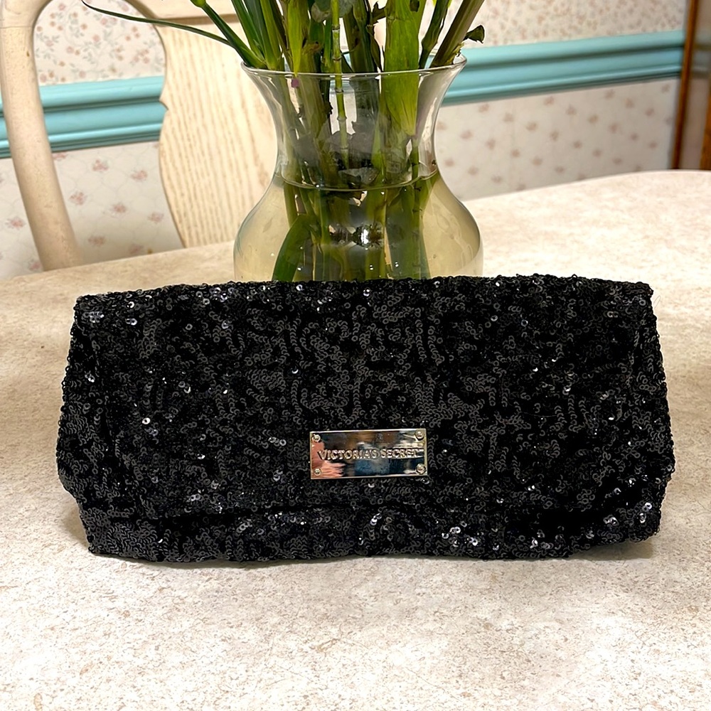 BNWOT VICTORIA’S SECRET BLACK SEQUIN CLUTCH